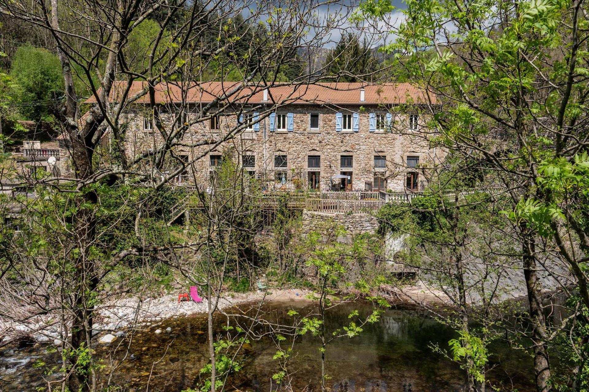 Rives De Bourges Lägenhet Burzet Exteriör bild